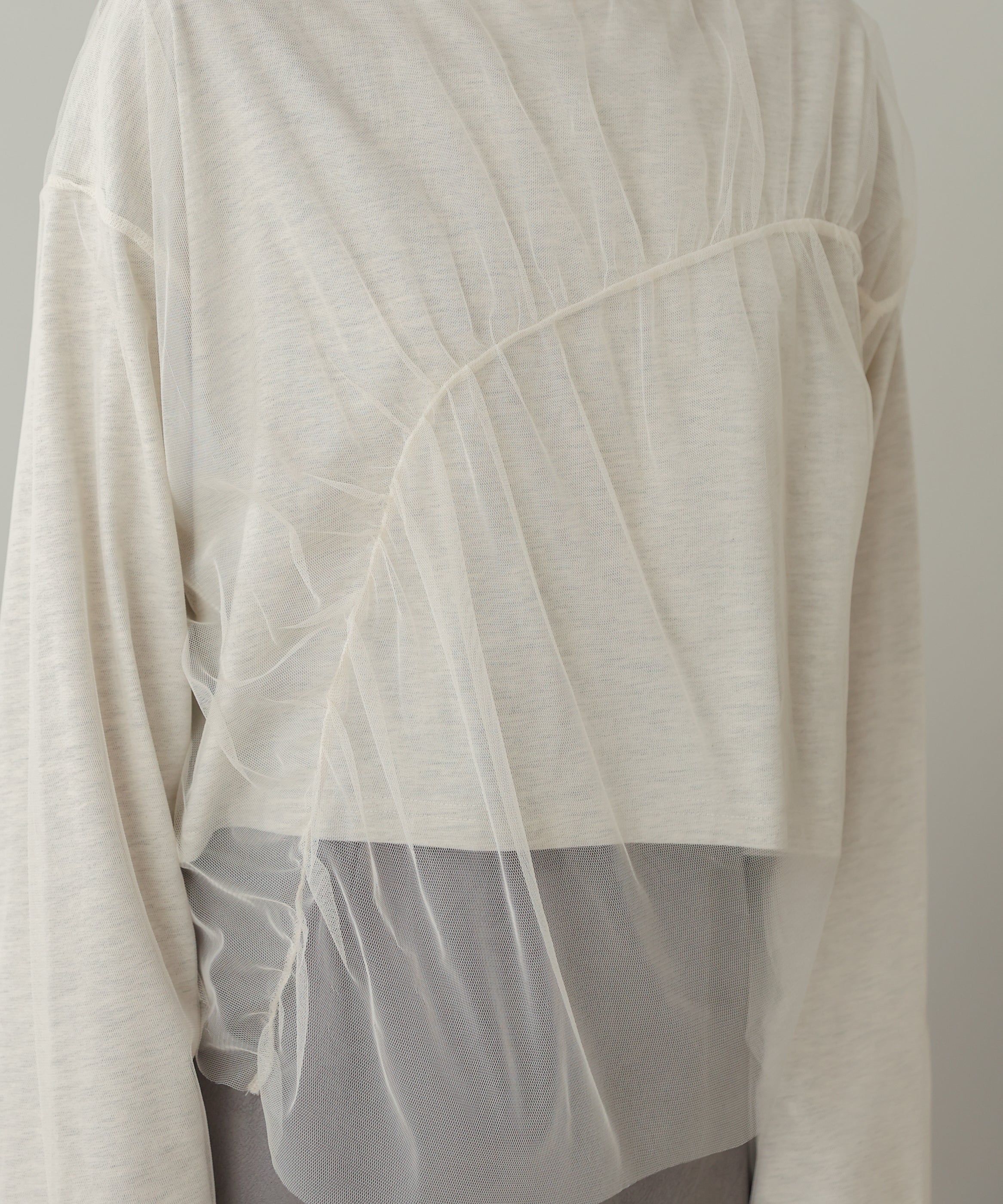 チュールレイヤードトップス