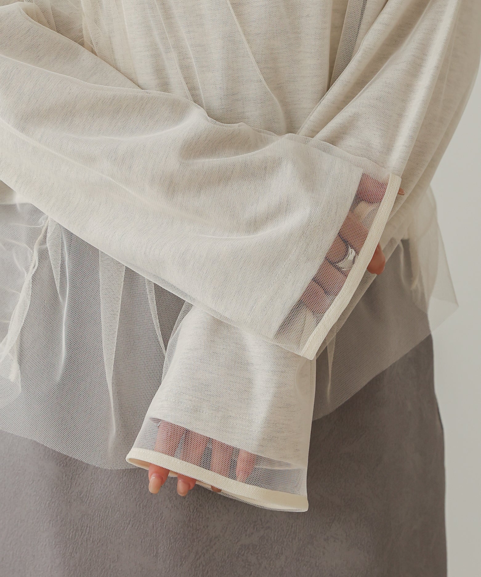 チュールレイヤードトップス