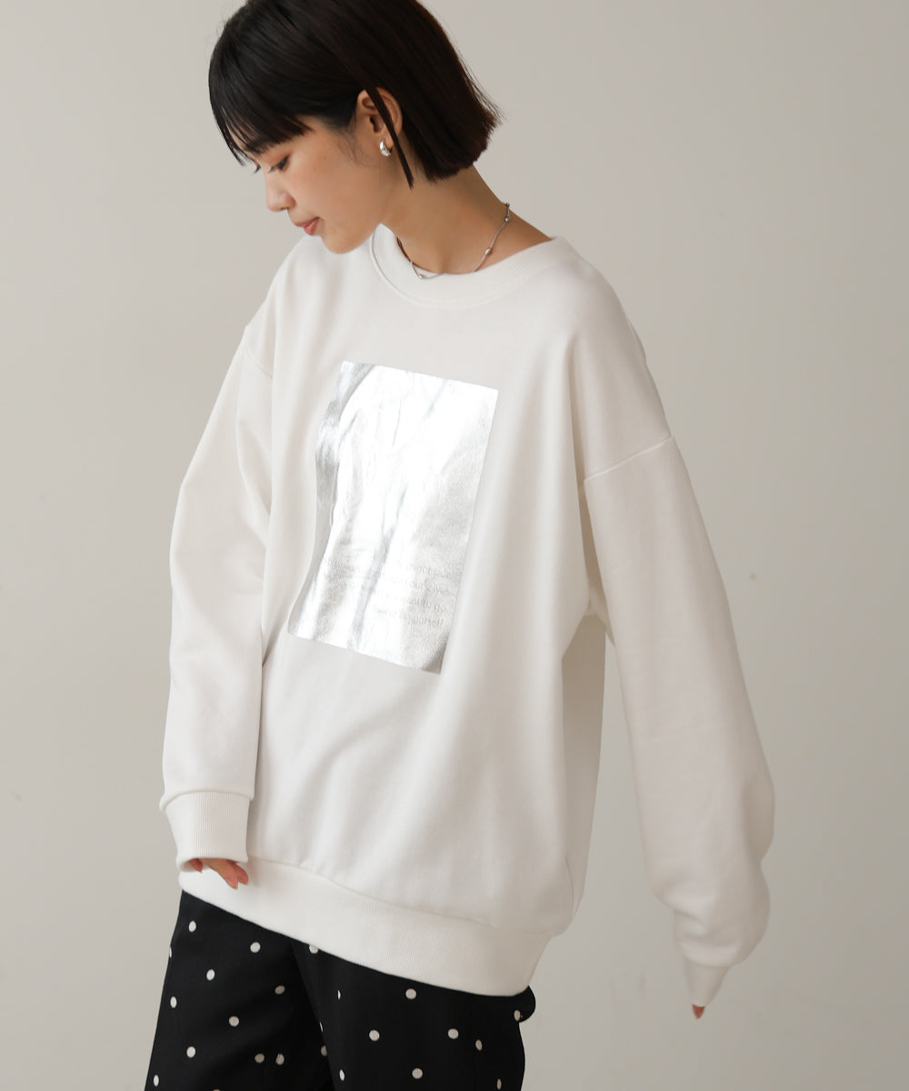 箔プリント裏毛プルオーバー