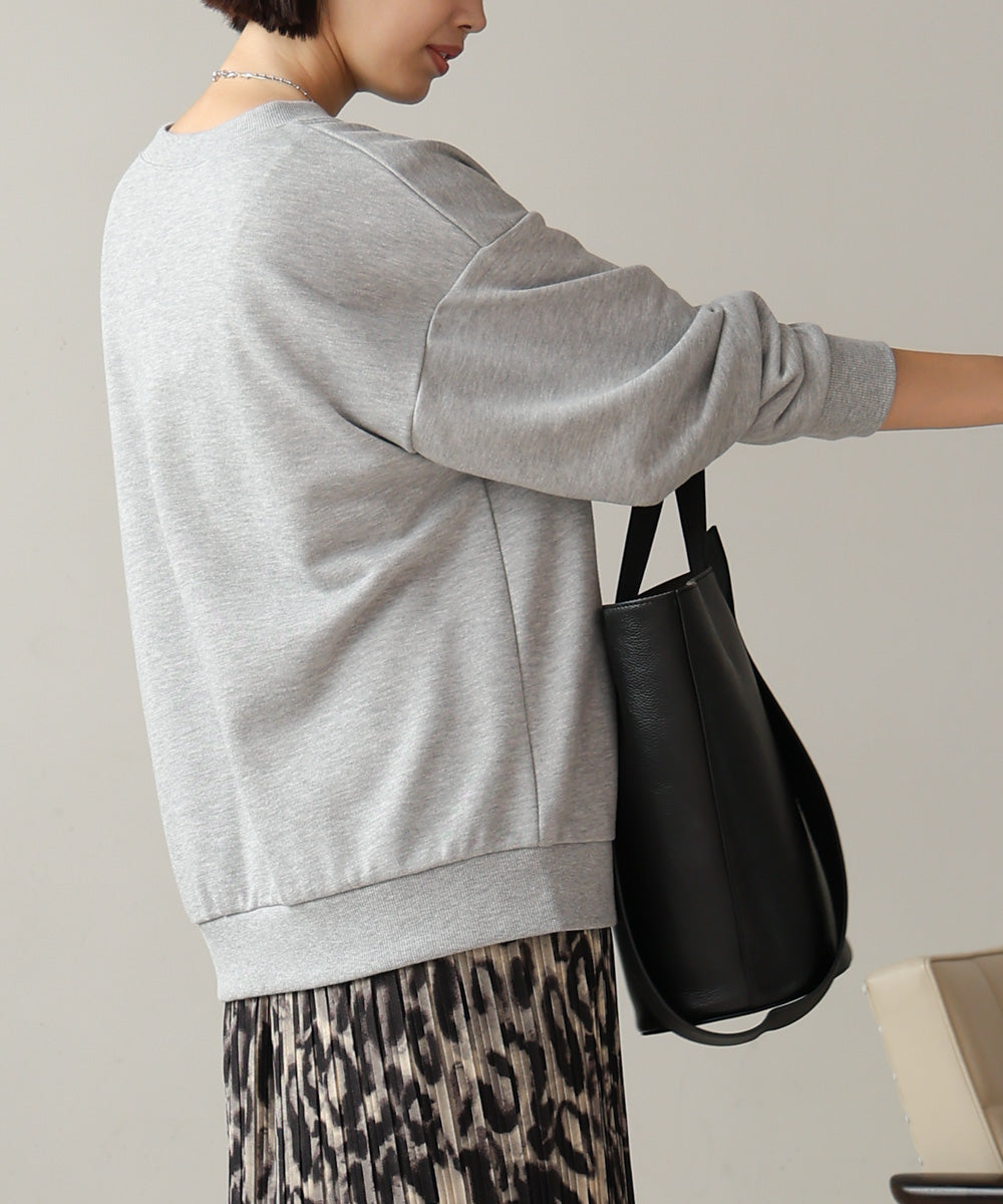 箔プリント裏毛プルオーバー