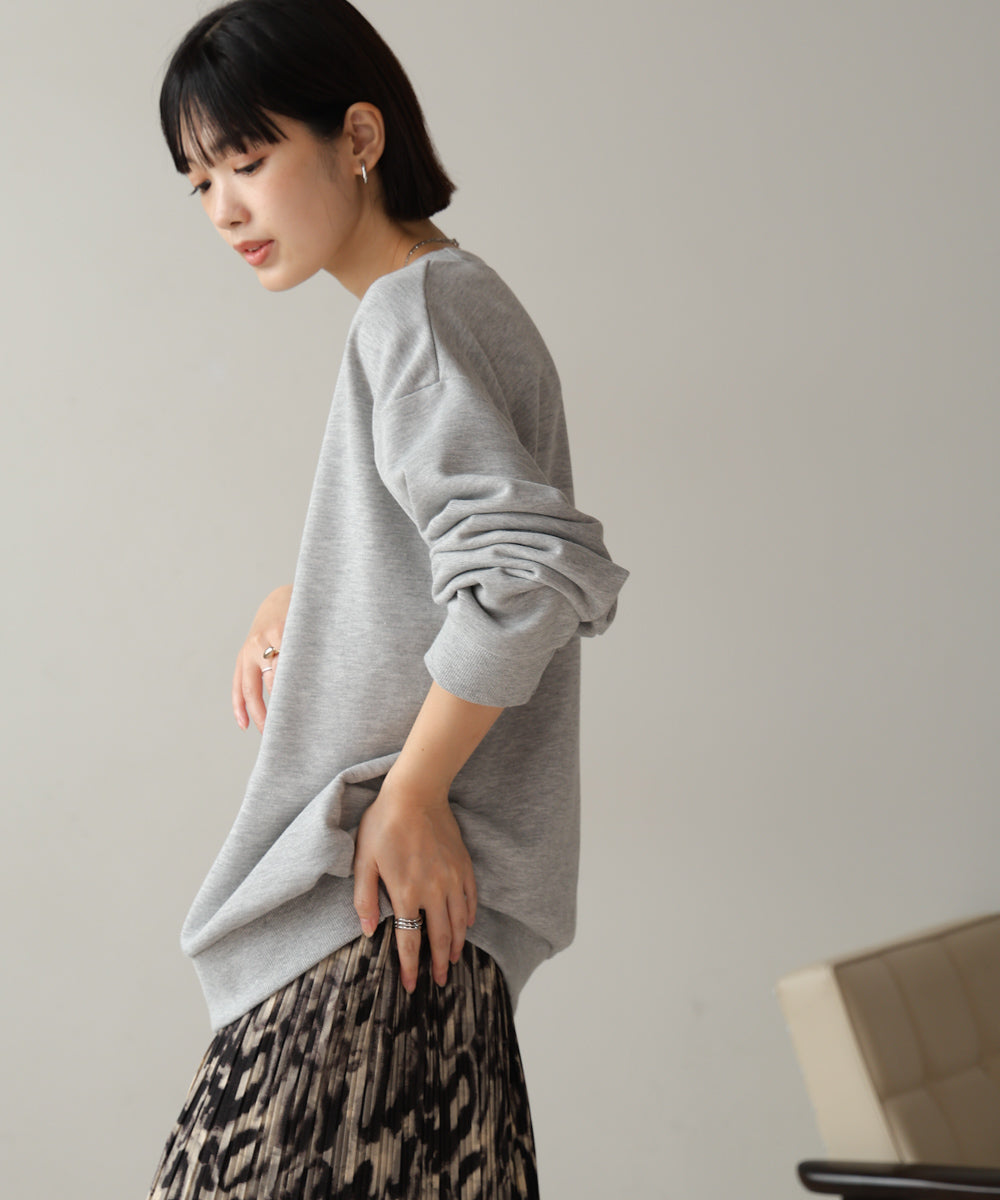 箔プリント裏毛プルオーバー