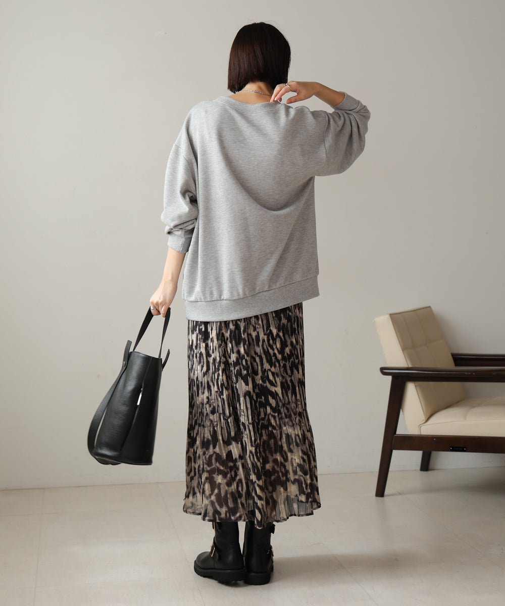 箔プリント裏毛プルオーバー