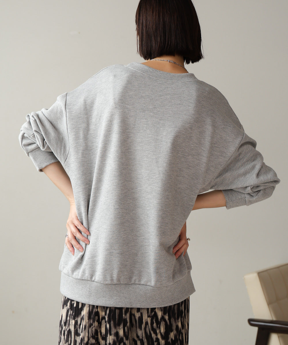 箔プリント裏毛プルオーバー