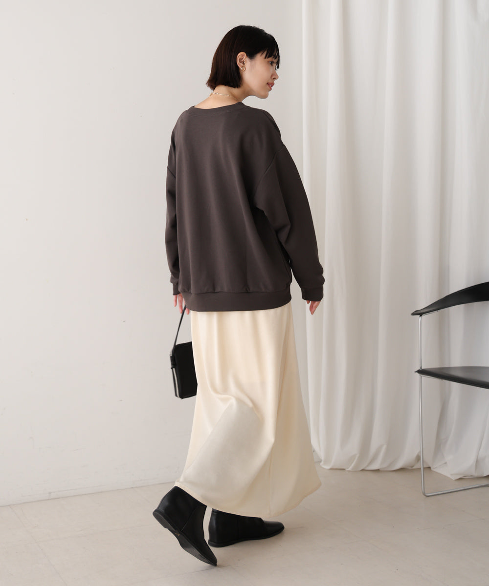 箔プリント裏毛プルオーバー