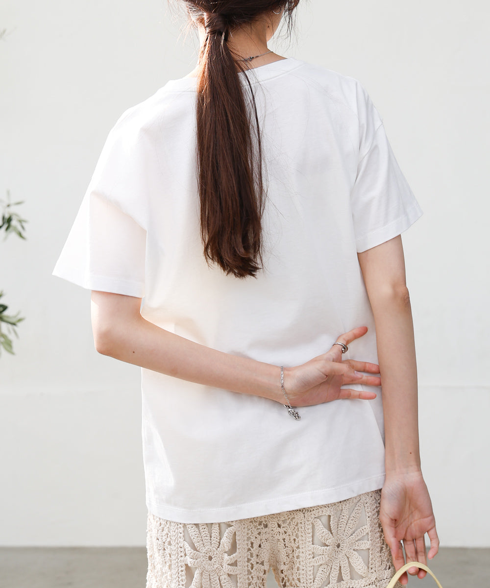 ロゴ刺繍デザインTシャツ