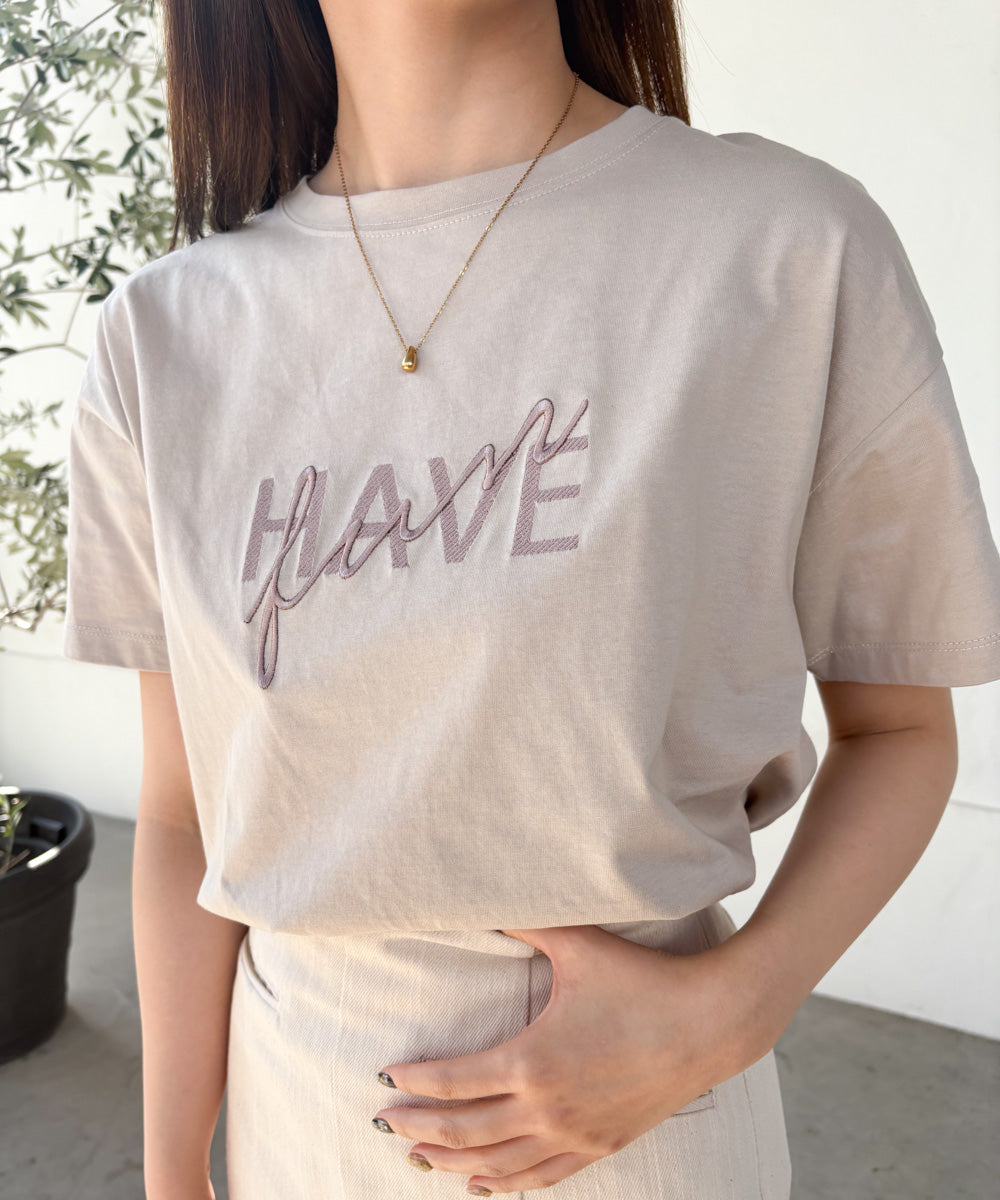 ロゴ刺繍デザインTシャツ