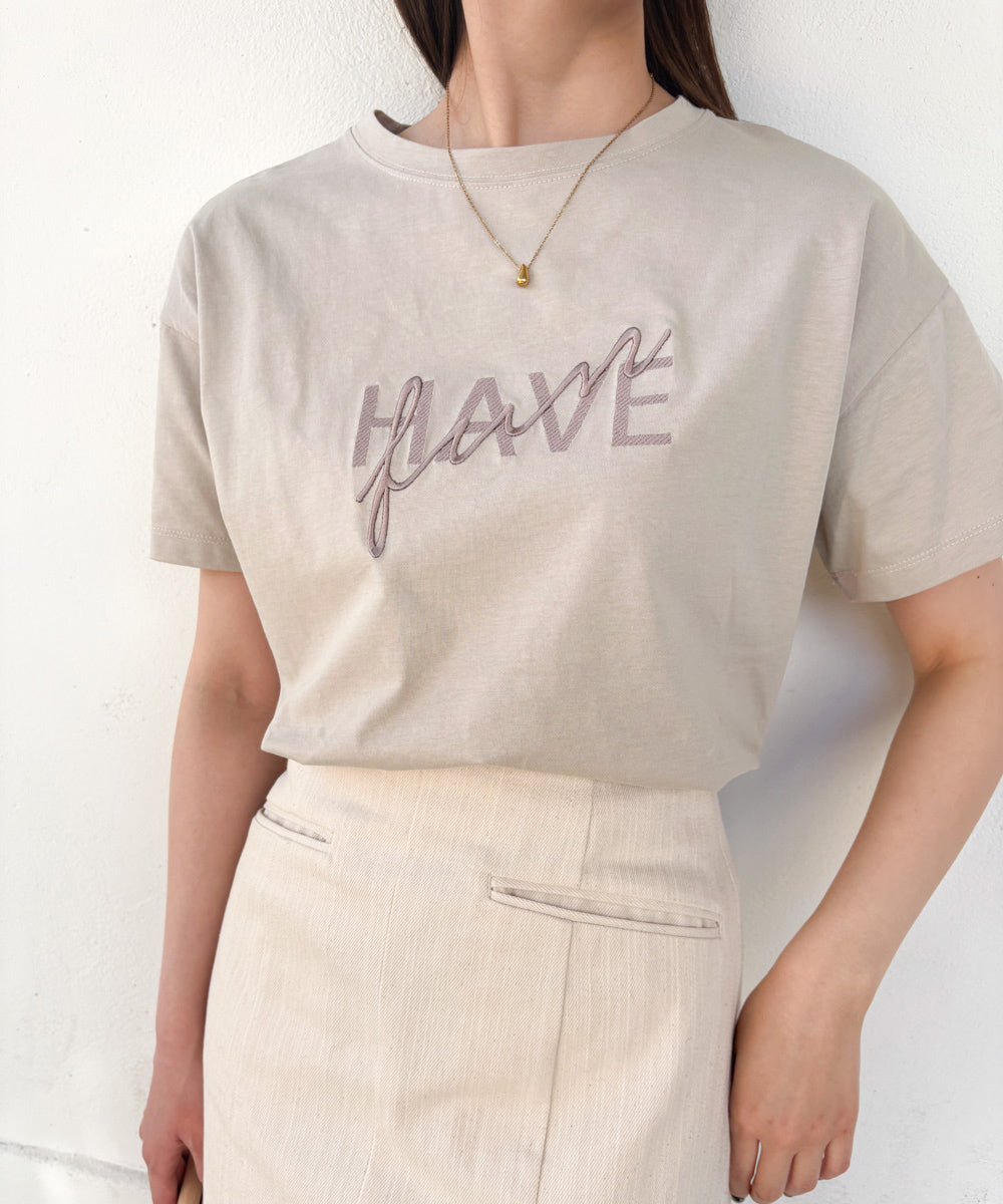 ロゴ刺繍デザインTシャツ