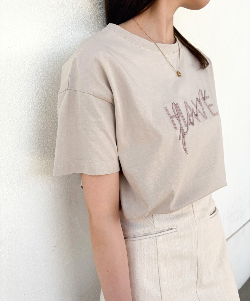 ロゴ刺繍デザインTシャツ
