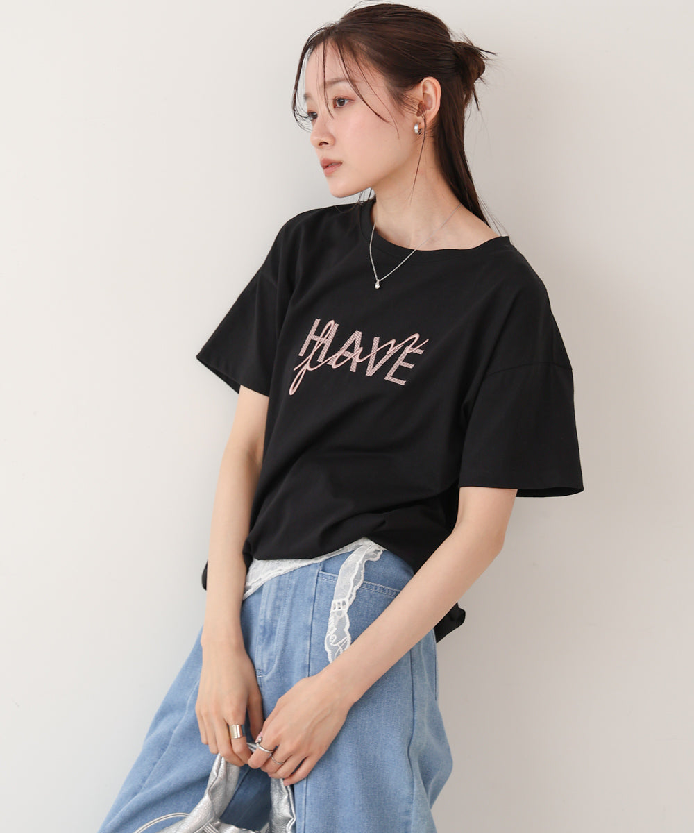 ロゴ刺繍デザインTシャツ