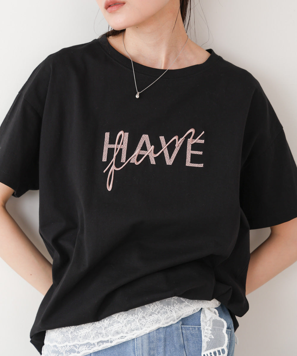 ロゴ刺繍デザインTシャツ