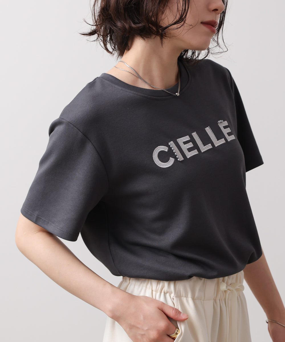 刺繍ロゴプルオーバー