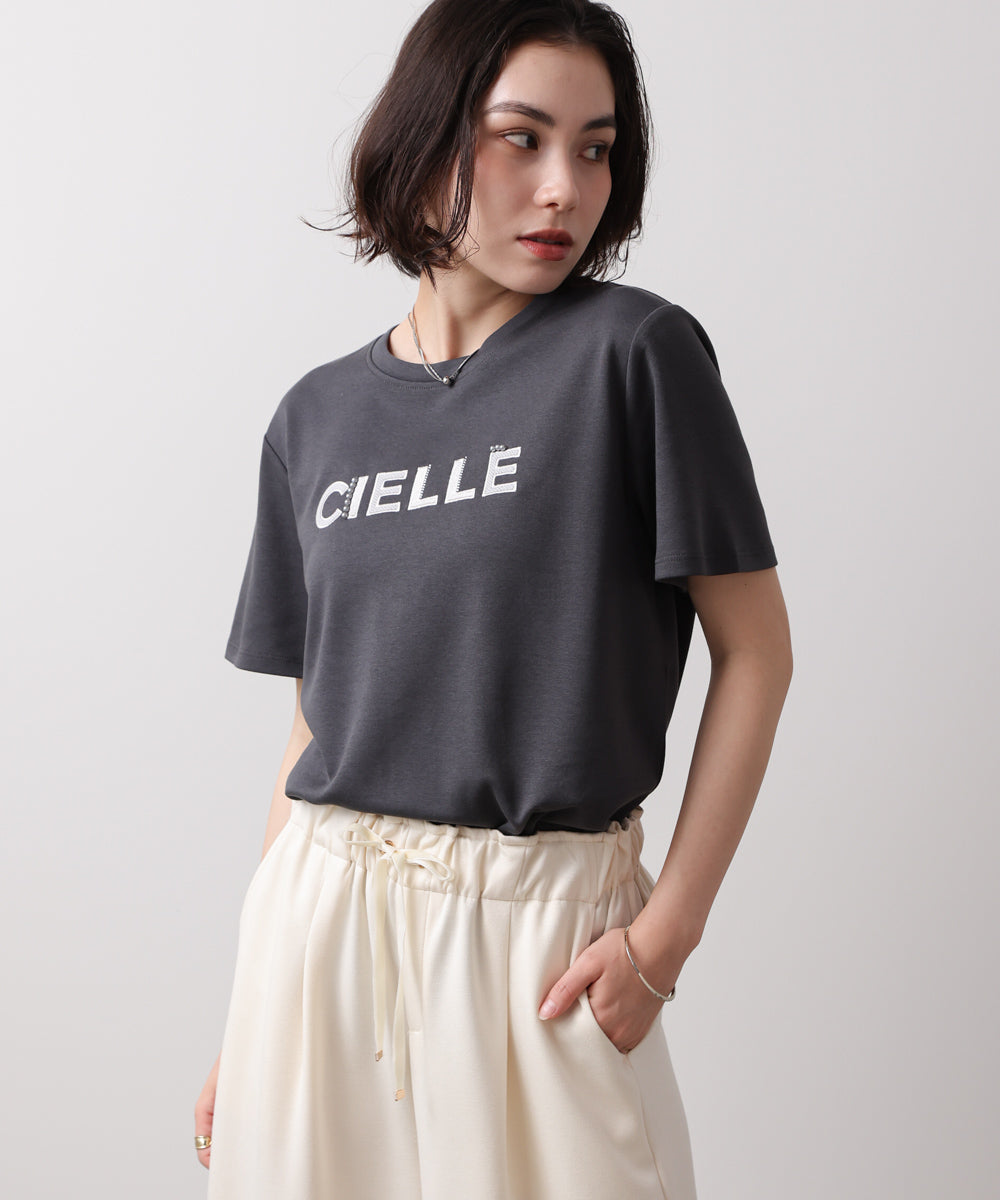 刺繍ロゴプルオーバー