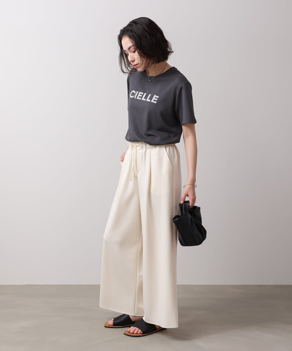 刺繍ロゴプルオーバー