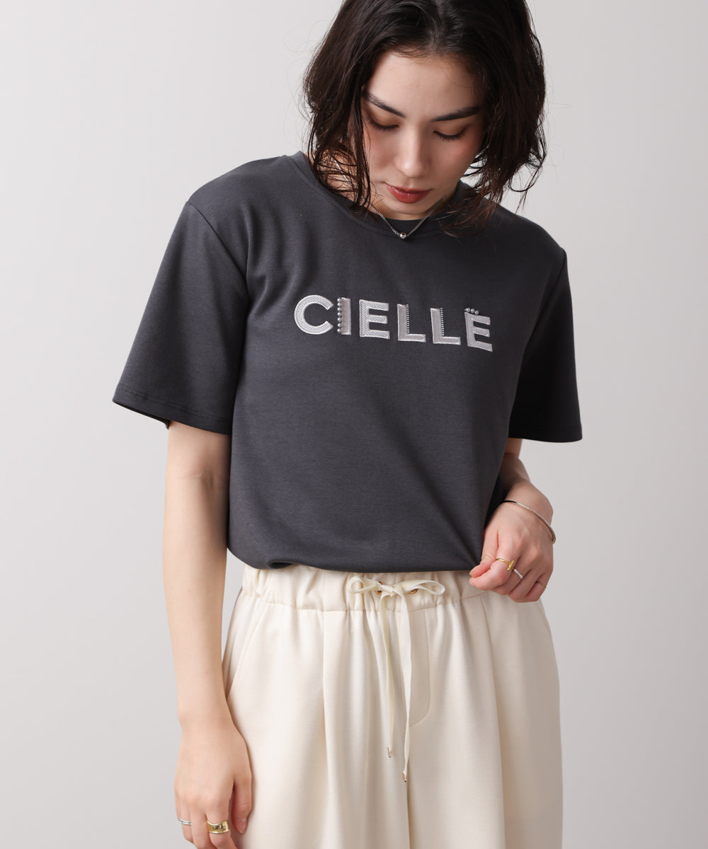 刺繍ロゴプルオーバー