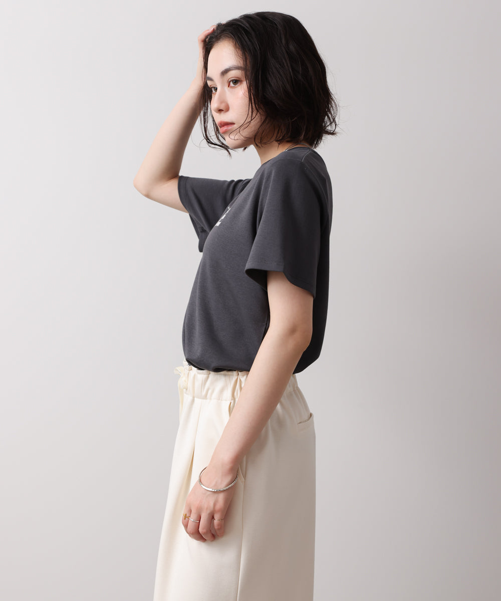 刺繍ロゴプルオーバー