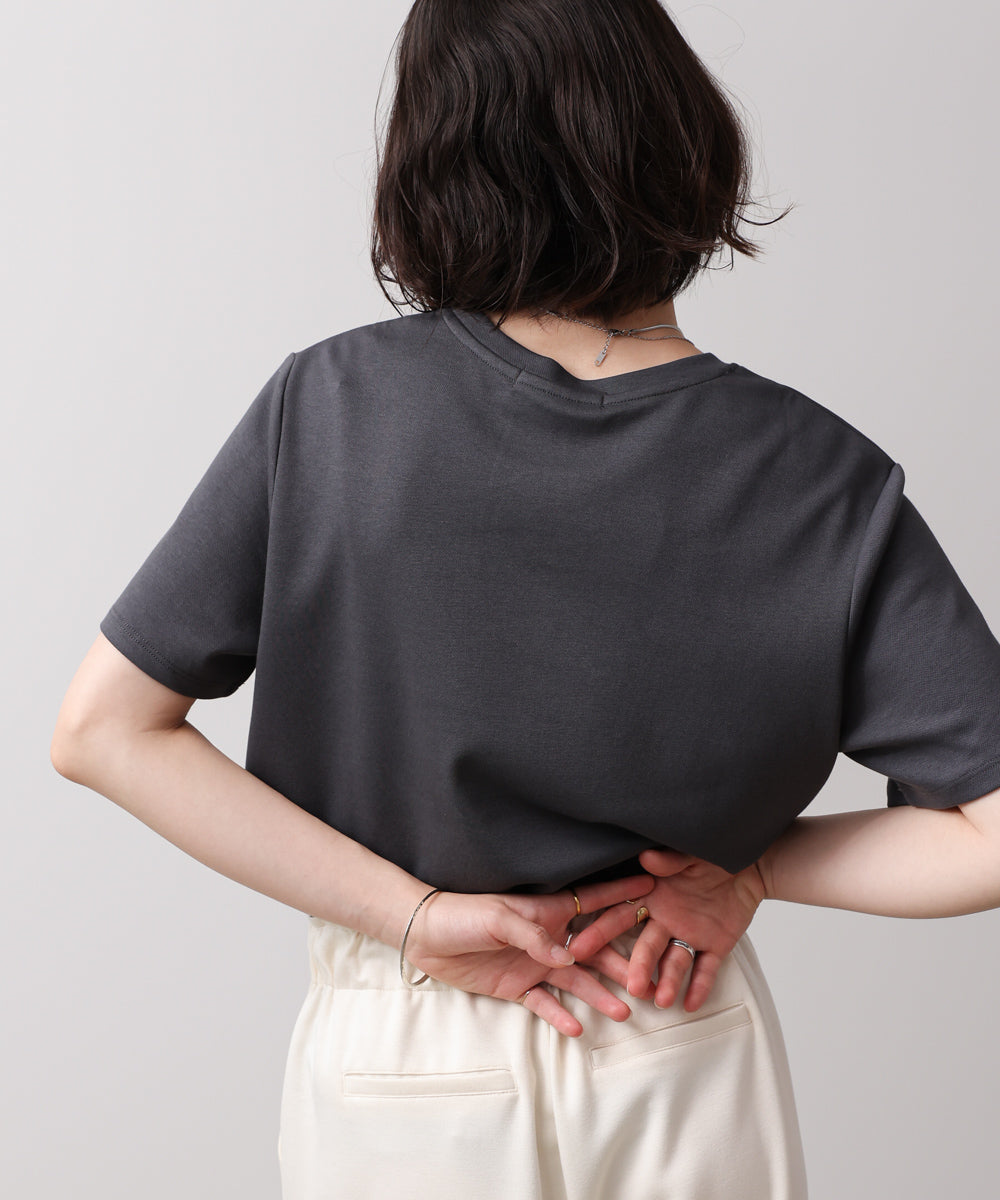 刺繍ロゴプルオーバー