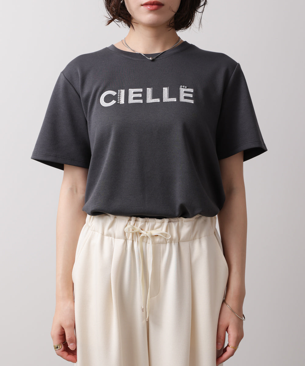 刺繍ロゴプルオーバー