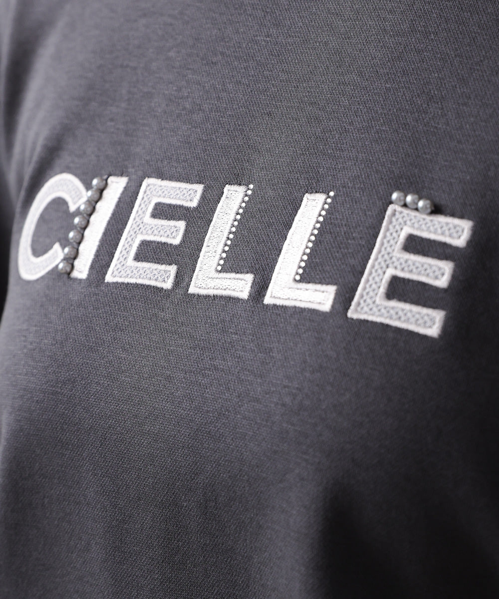 刺繍ロゴプルオーバー