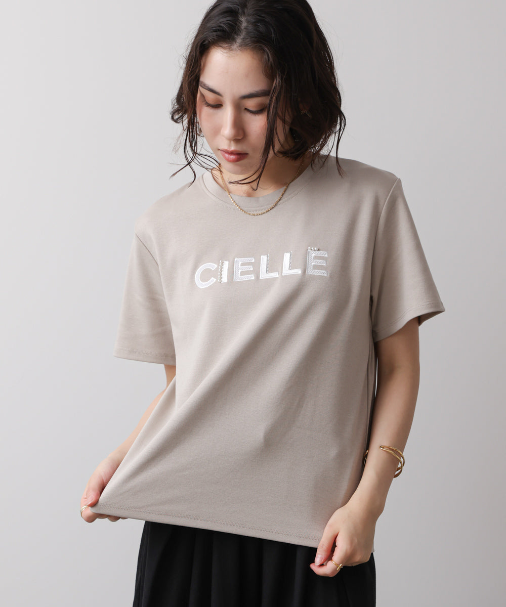 刺繍ロゴプルオーバー