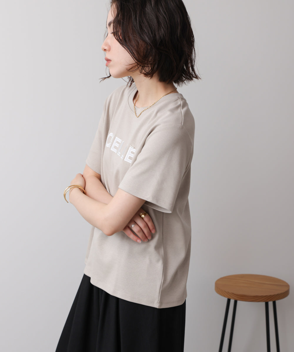 刺繍ロゴプルオーバー