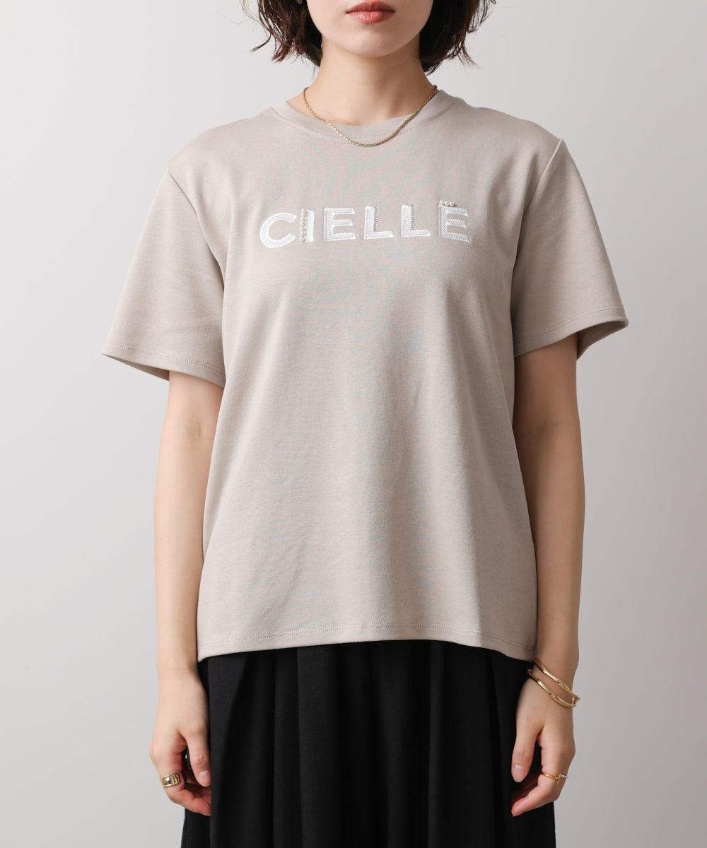 刺繍ロゴプルオーバー