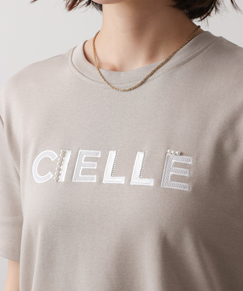 刺繍ロゴプルオーバー