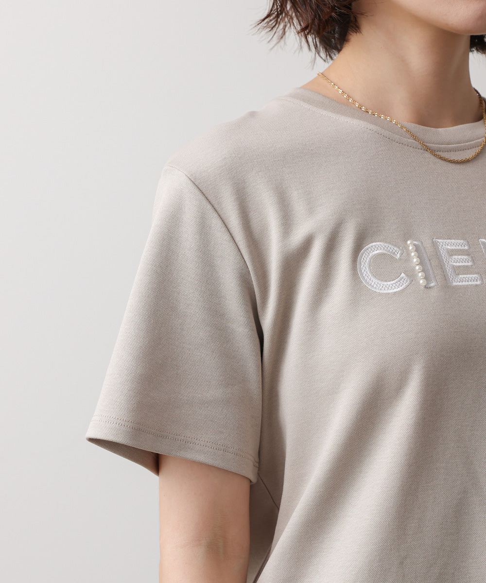 刺繍ロゴプルオーバー