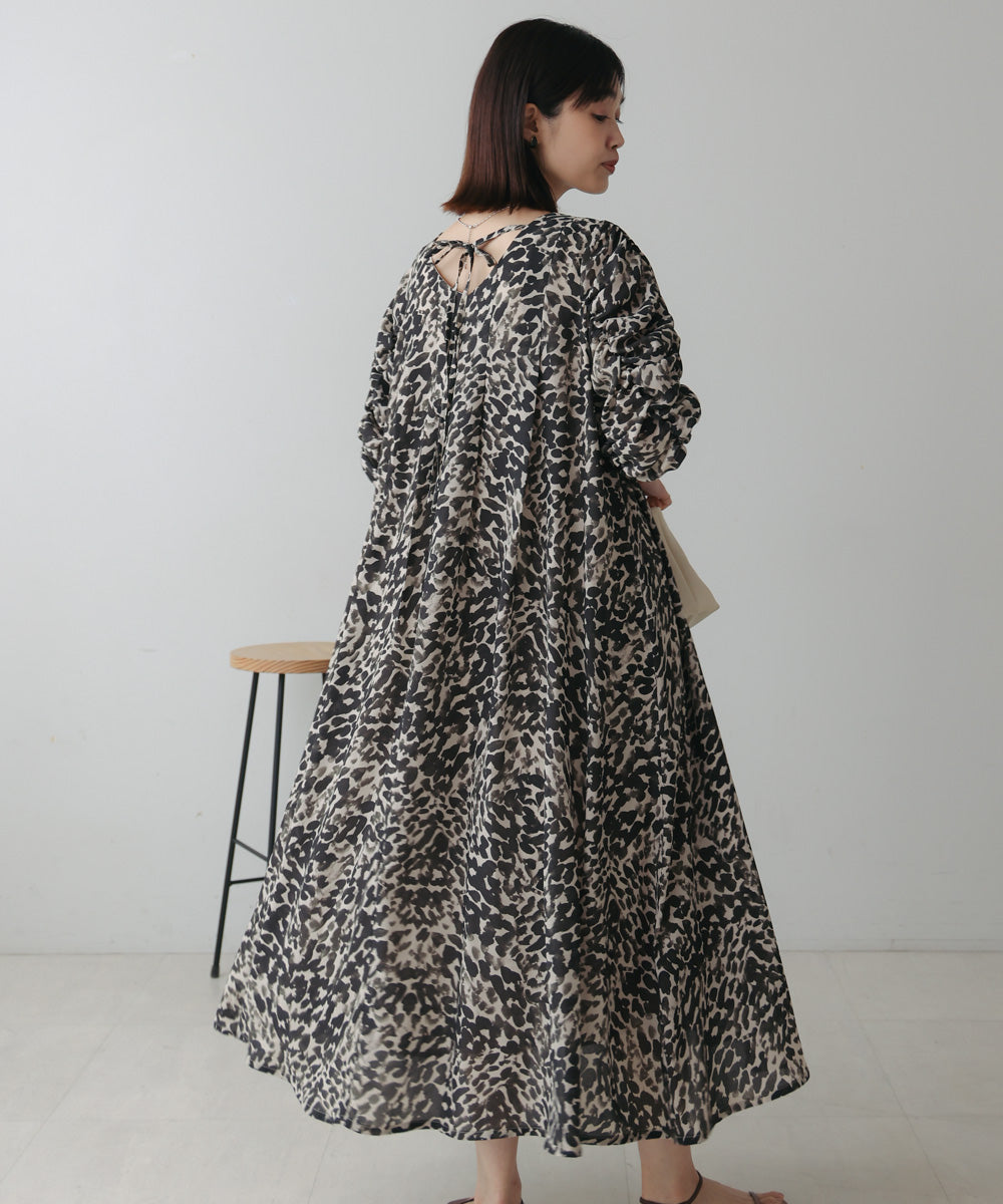 シャーリングタックワンピース