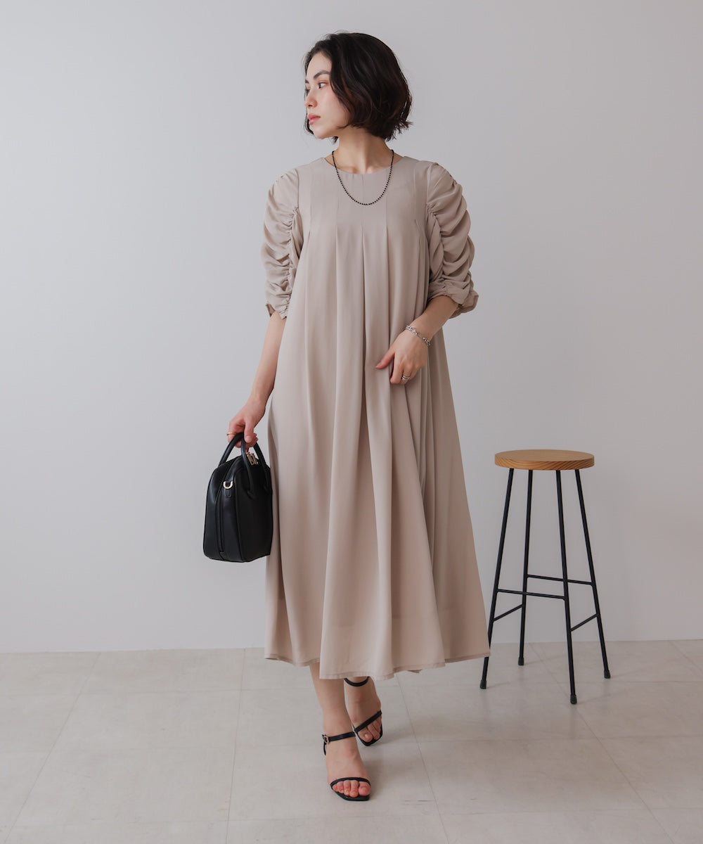 シャーリングタックワンピース