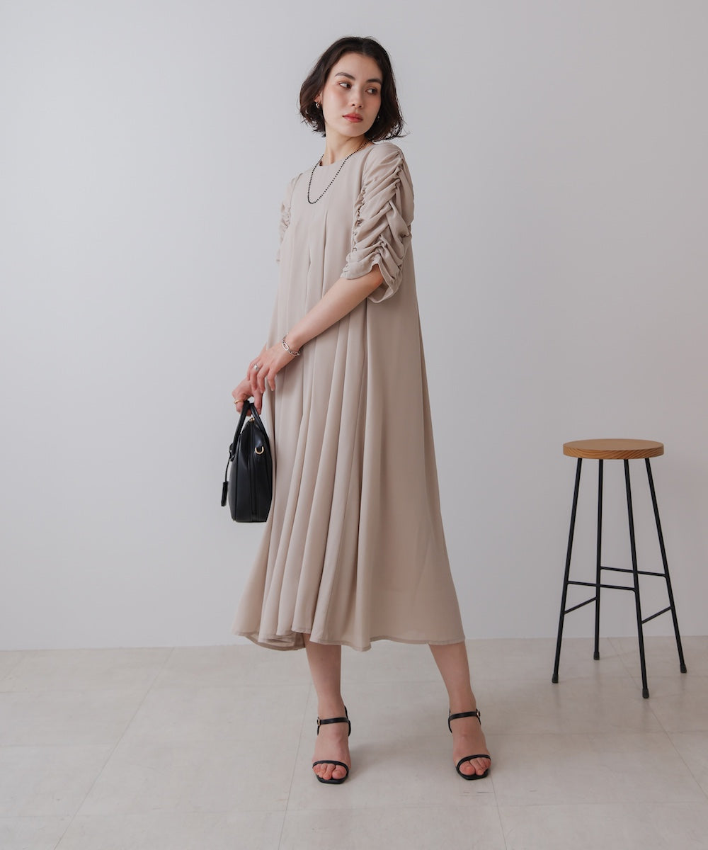 シャーリングタックワンピース