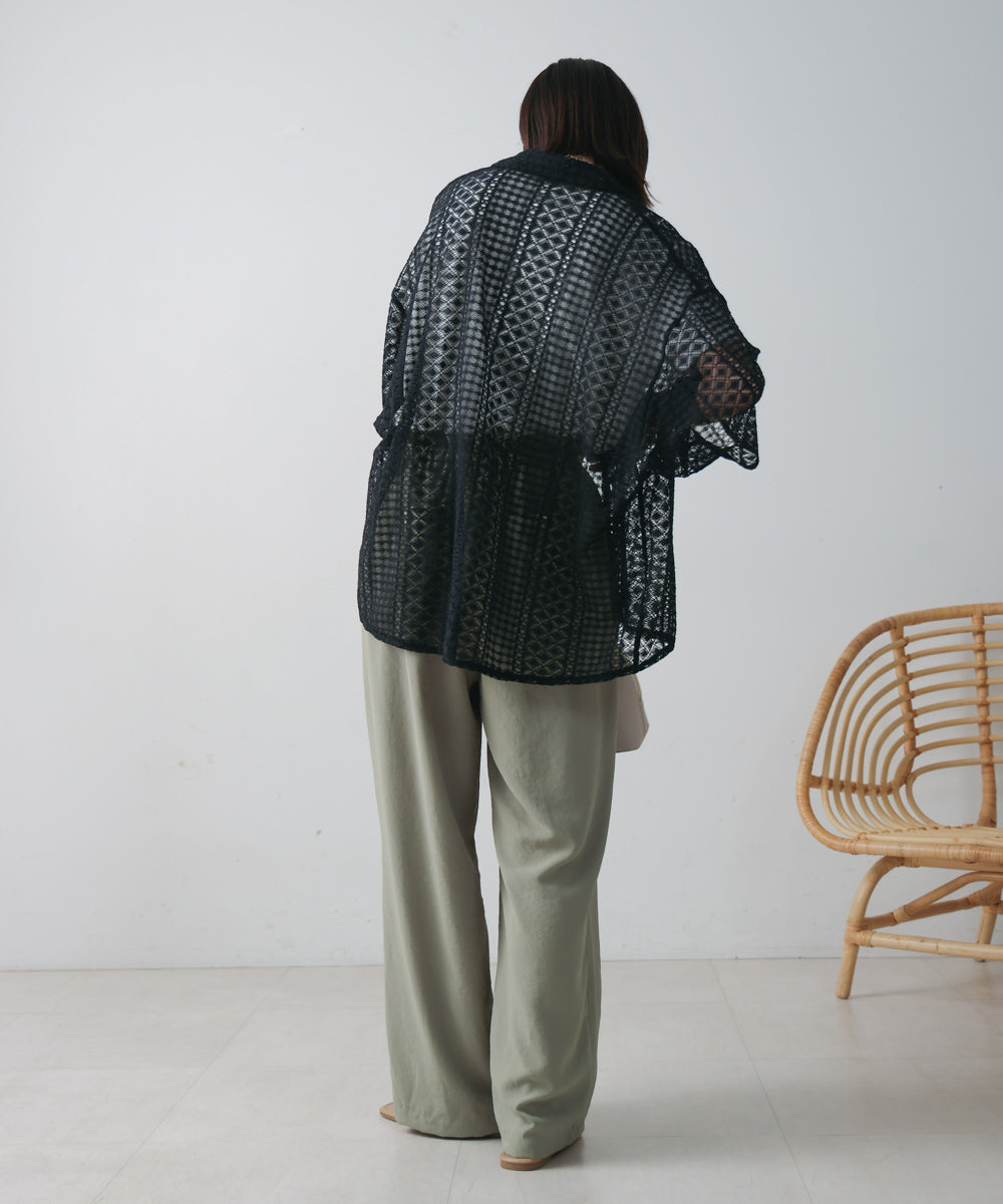 幾何学柄レース半袖シャツ