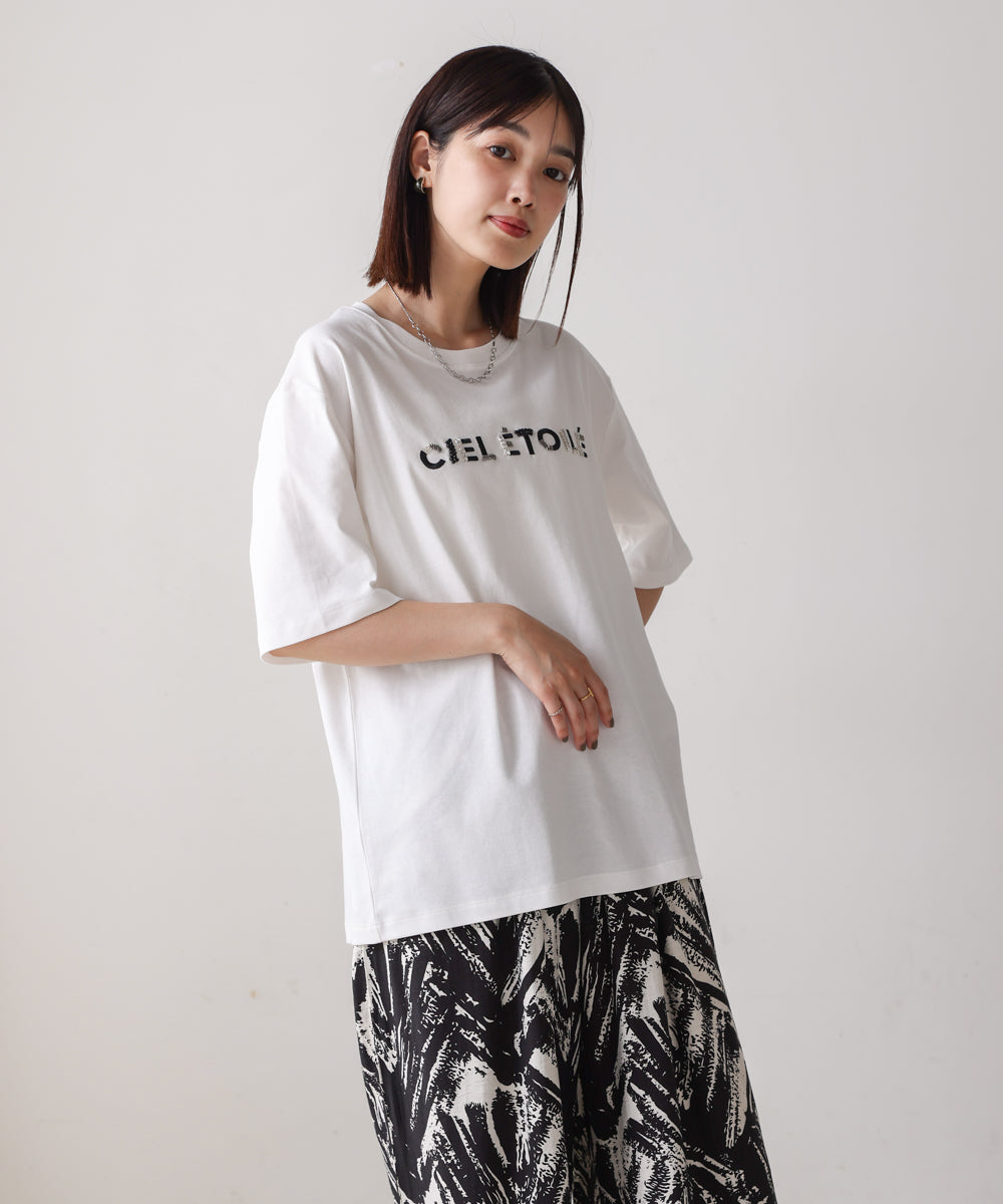 コンパクトスムースビーズ刺繍ロゴTシャツ