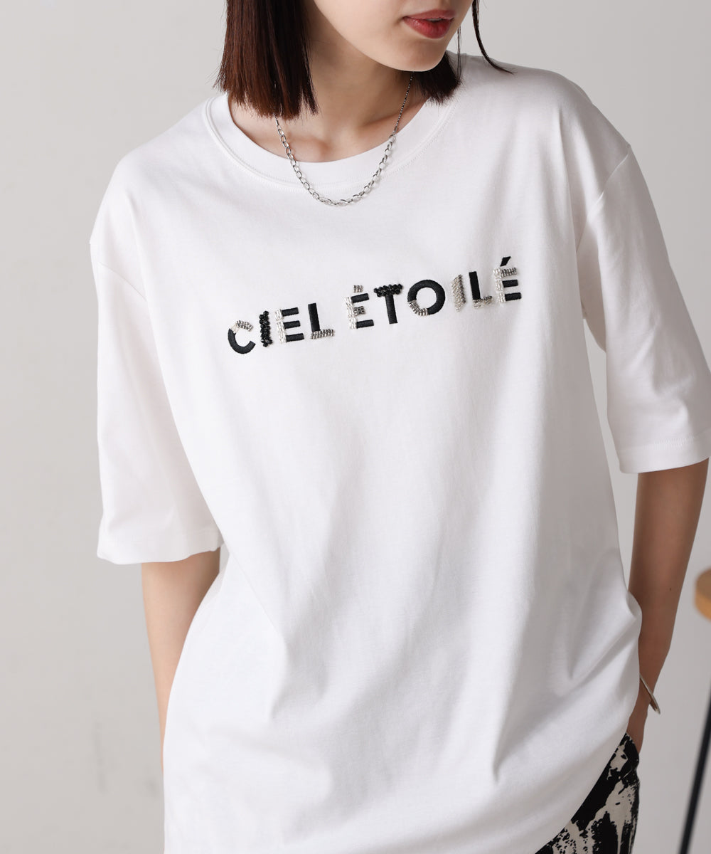 コンパクトスムースビーズ刺繍ロゴTシャツ