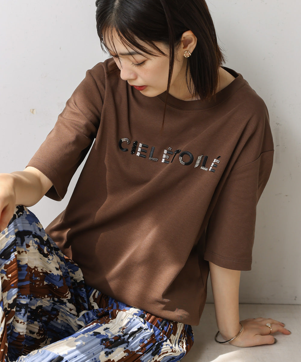 コンパクトスムースビーズ刺繍ロゴTシャツ