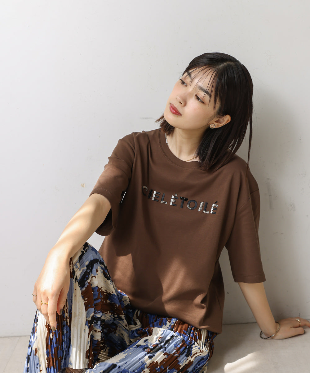 コンパクトスムースビーズ刺繍ロゴTシャツ