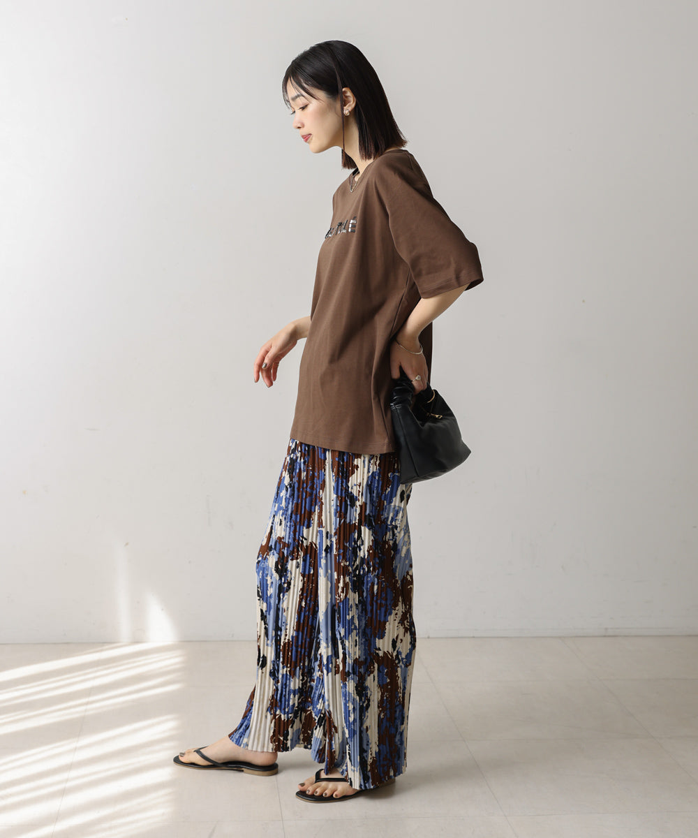 コンパクトスムースビーズ刺繍ロゴTシャツ