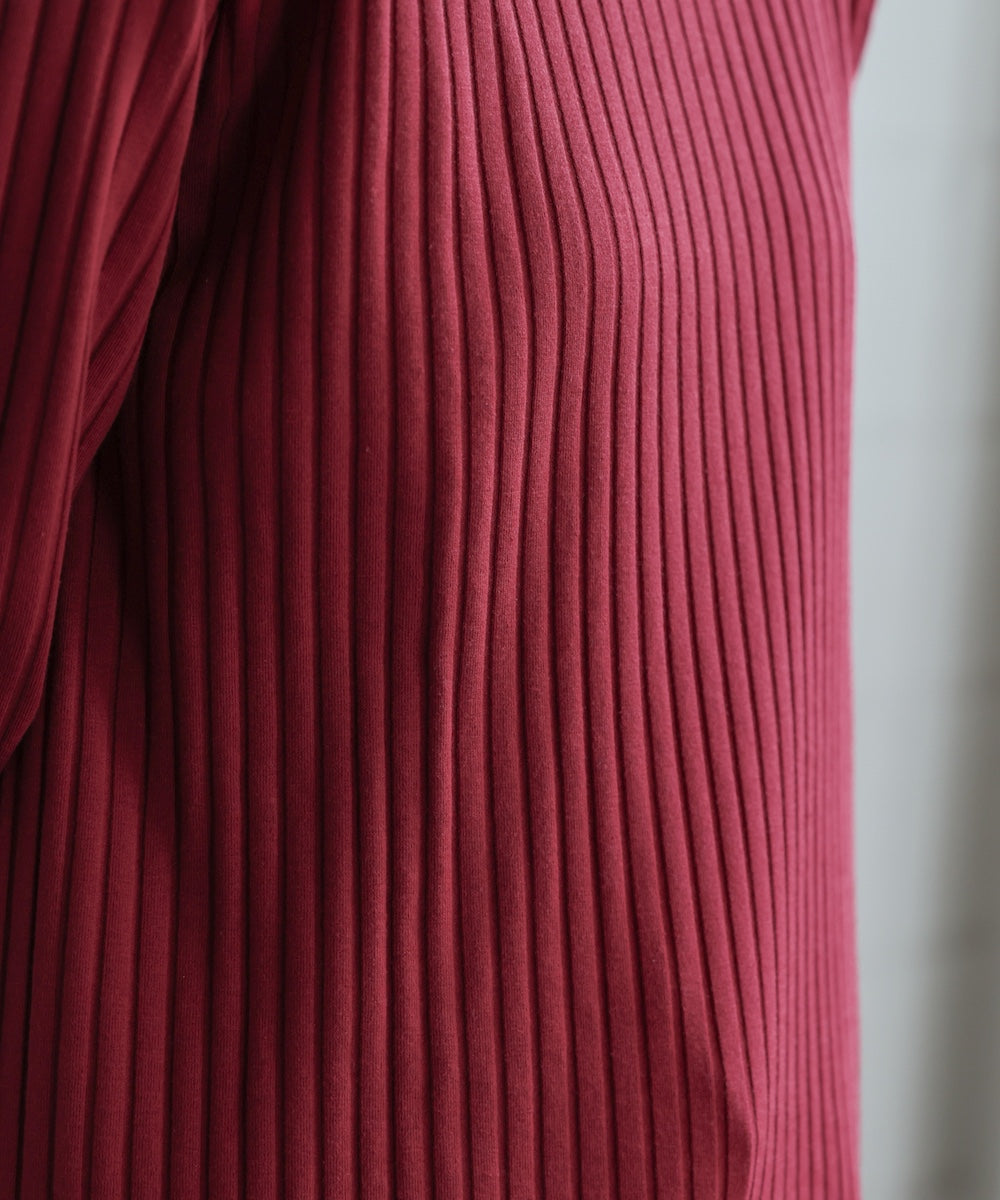 長袖タートルカットソー