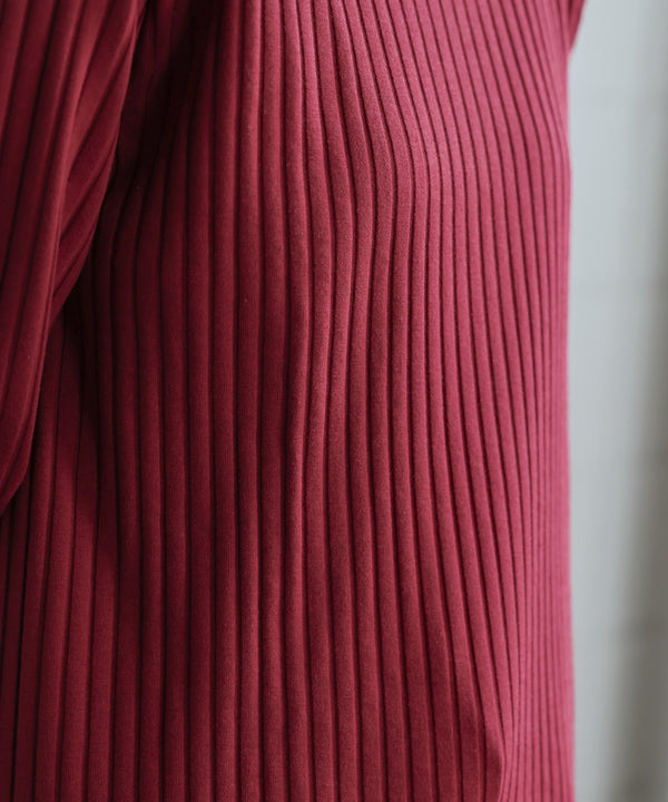 長袖タートルカットソー