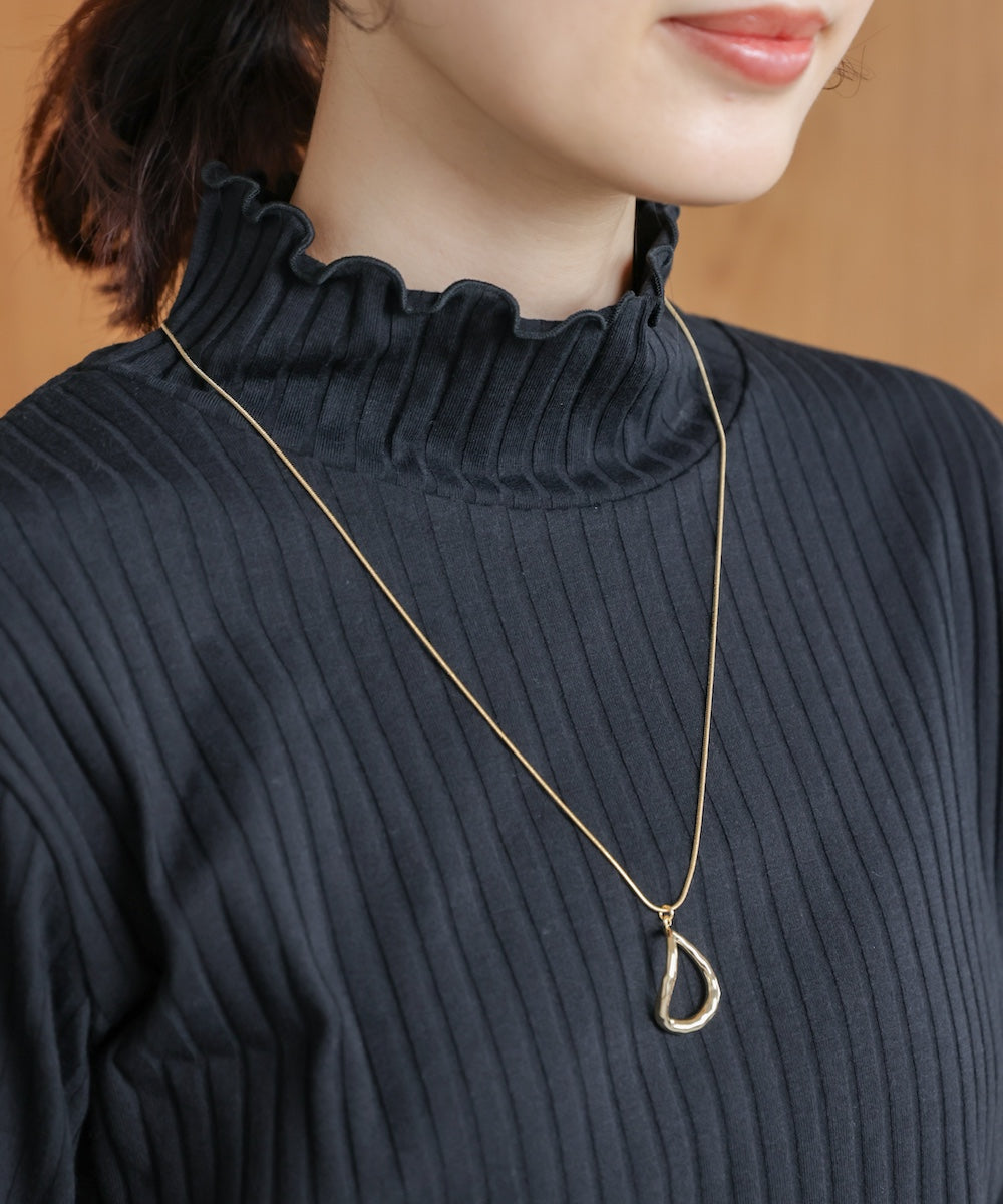 長袖タートルカットソー