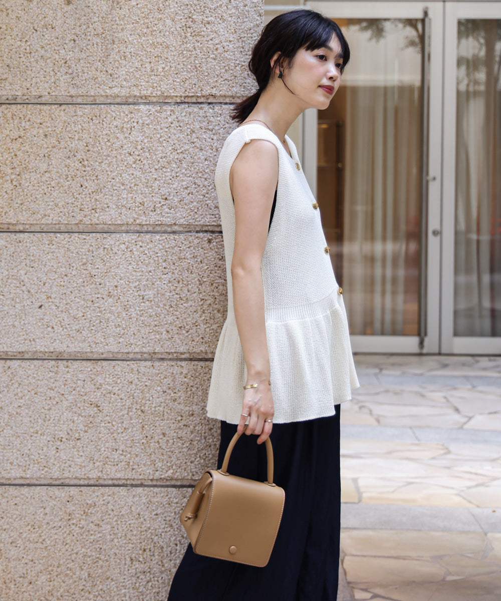 【WEB限定】ペプラムゴールドボタンベスト