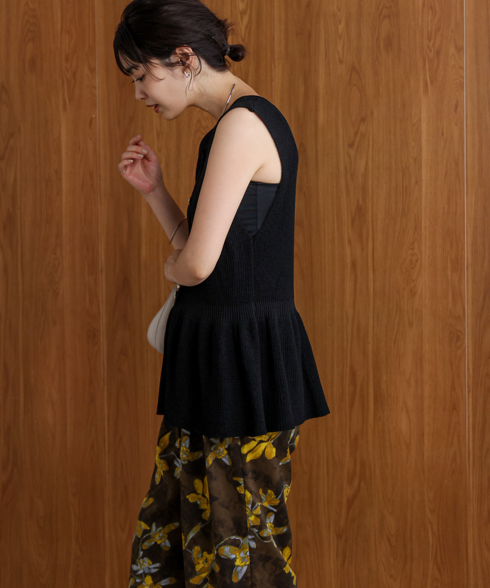 【WEB限定】ペプラムゴールドボタンベスト