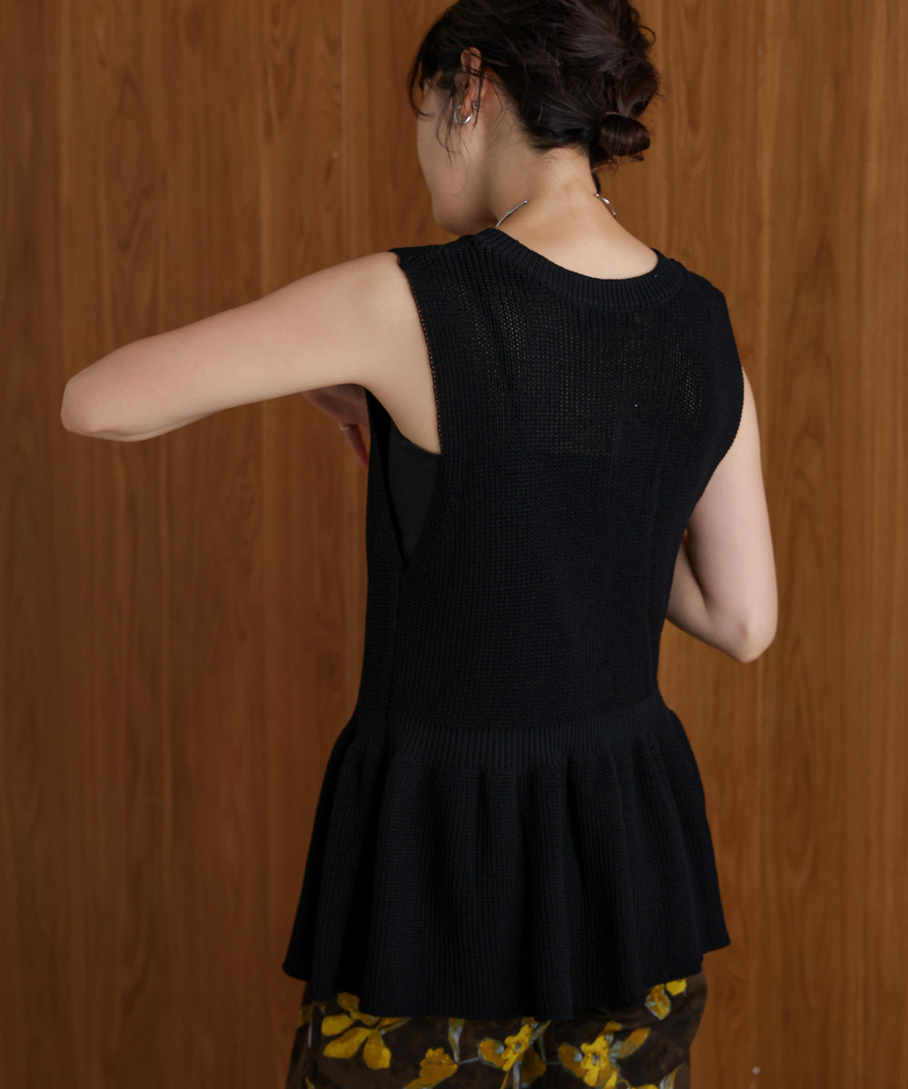 【WEB限定】ペプラムゴールドボタンベスト