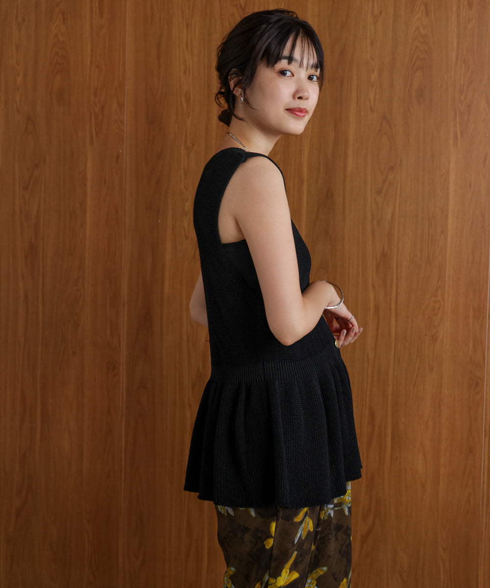 【WEB限定】ペプラムゴールドボタンベスト