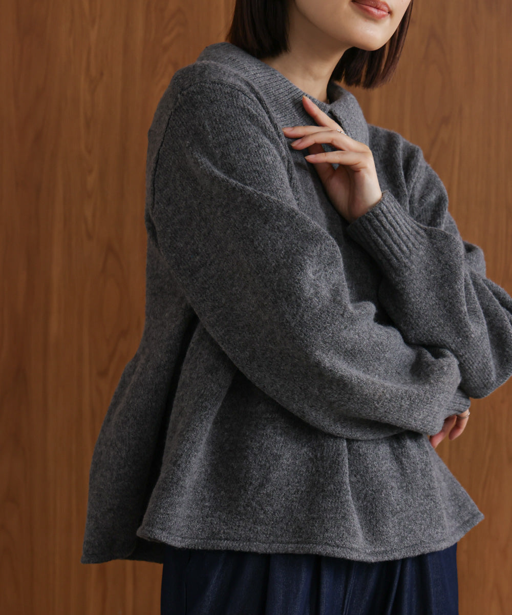 【WEB限定】襟付きペプラムニット