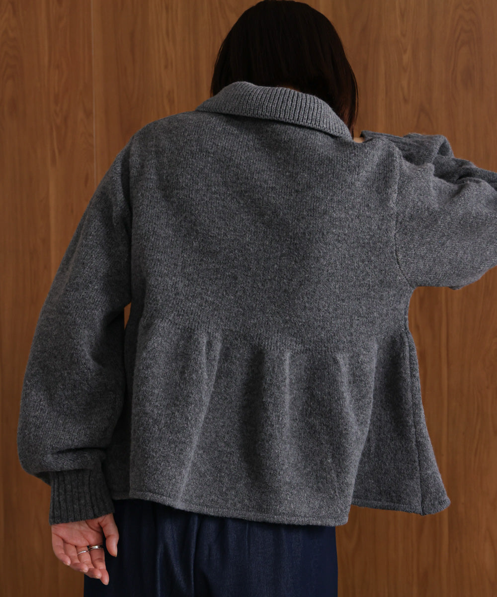 【WEB限定】襟付きペプラムニット