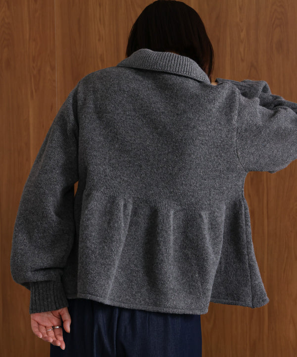【WEB限定】襟付きペプラムニット