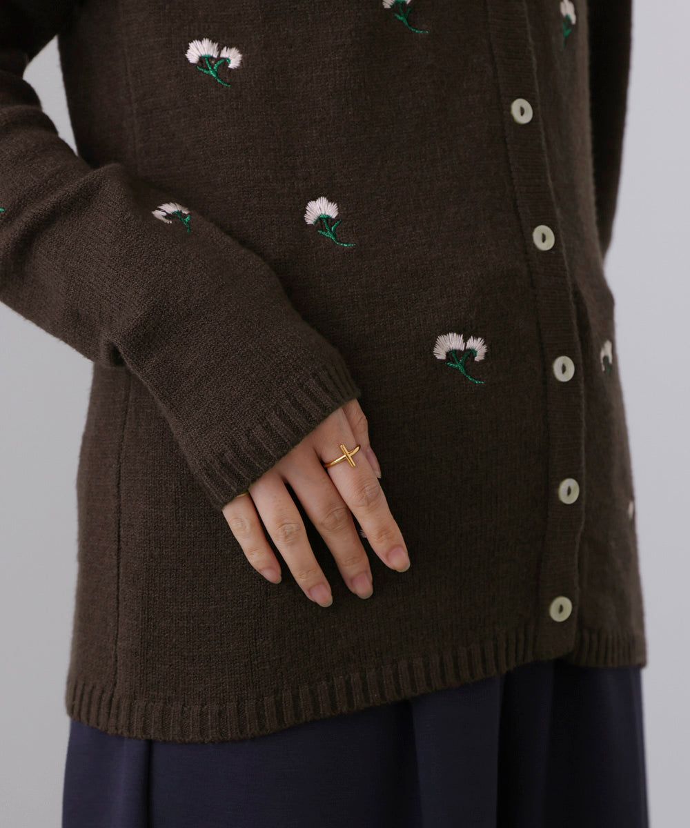 【WEB限定】フラワー刺繍襟付きカーディガン