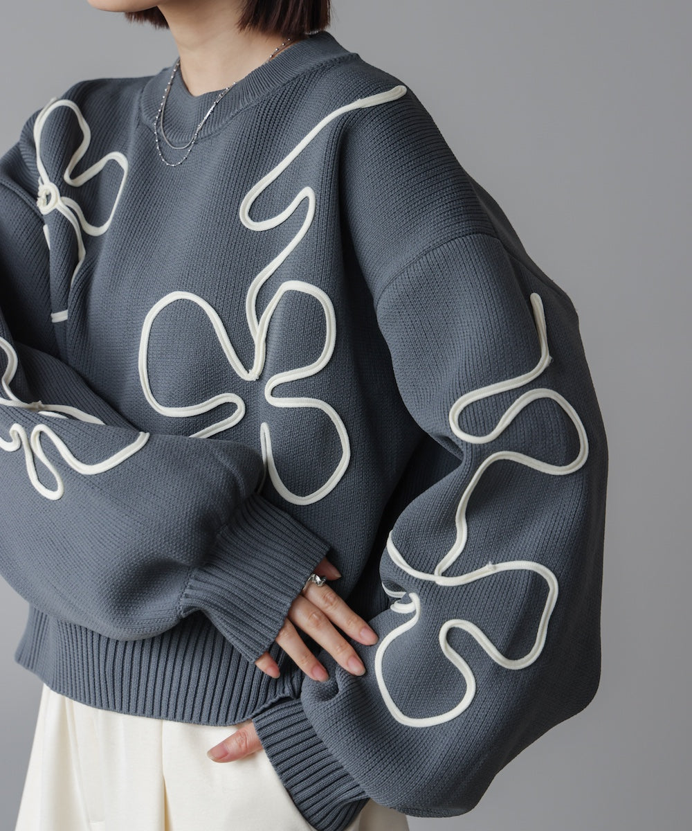 コード刺しゅうニット