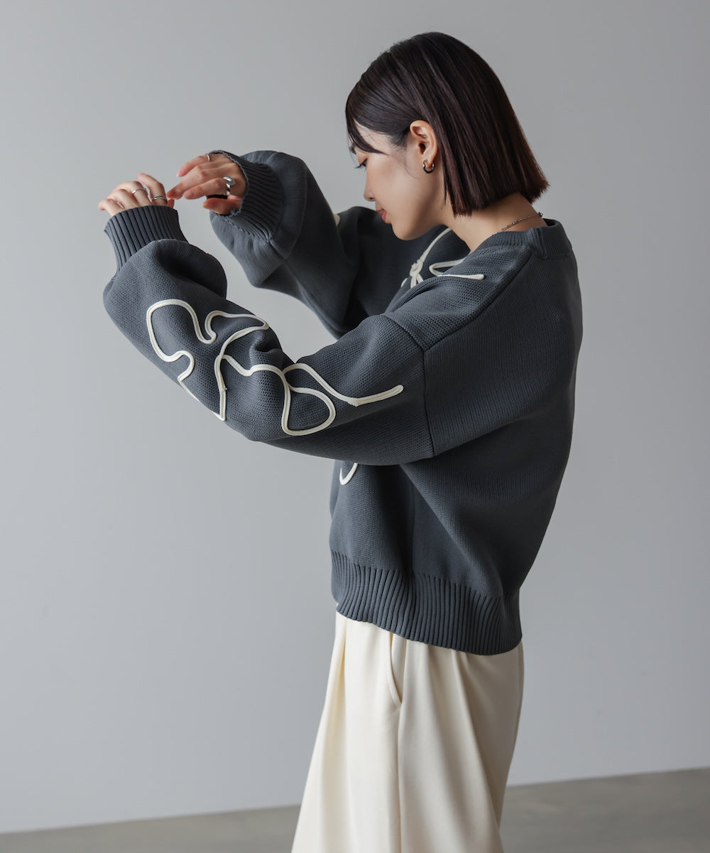 コード刺しゅうニット