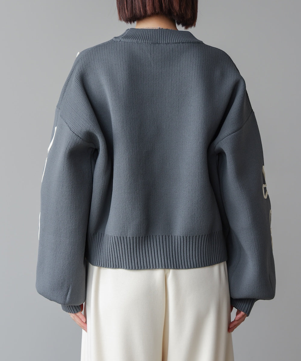 コード刺しゅうニット